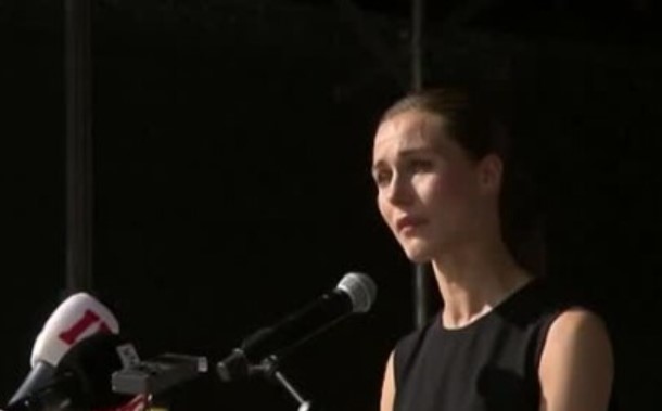 Сана Марин направи емоционално обръщение като едва сдържаше сълзите си